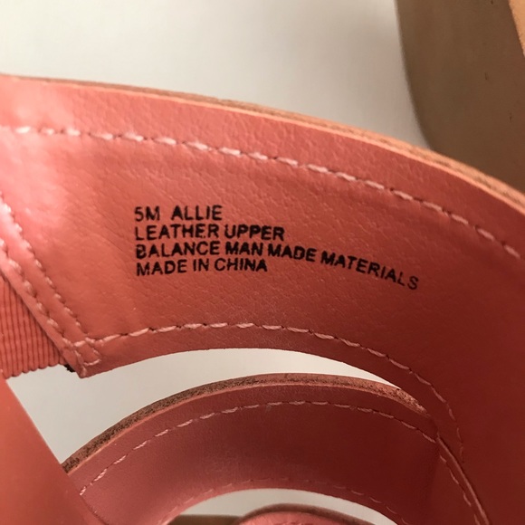 Treasure & Bond Block Heel Coral Sandals. 5 M. - Picture 3 of 7